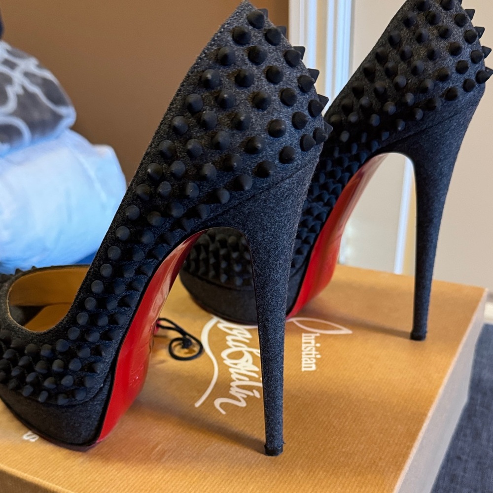 Christian Louboutin Lady Peep Spikes 150 Grey/Black Floque Peep Toe Heels - Picture 2 of 7